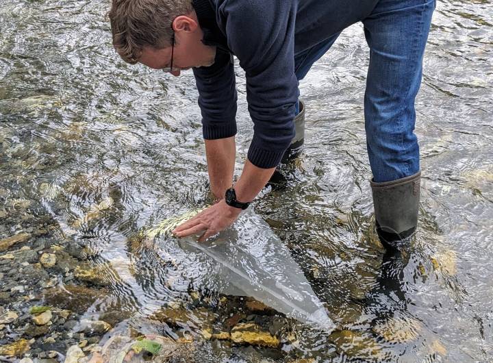Sortie des élèves des Éterlous au bord de l'Arly, le 19/10/2023 : biodiversité, pollution... - Marie-Anaïs Lien