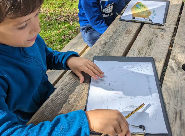 Sortie des élèves des Éterlous au bord de l'Arly, le 19/10/2023 : biodiversité, pollution... - Marie-Anaïs Lien