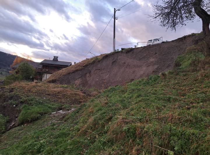 Confortement de la route des Granges en 2024 : affaissement dû aux pluies du 14 novembre 2023 - Olivier Perrin