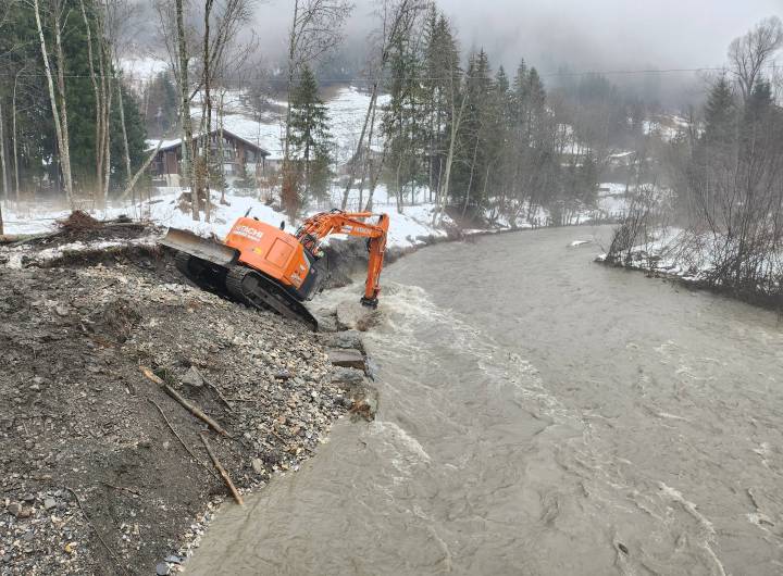 Intervention urgente réalisée au niveau de la passerelle du lac, le 11 décembre 2023, suite à la crue du 14 novembre 2023 - Pierre Bessy