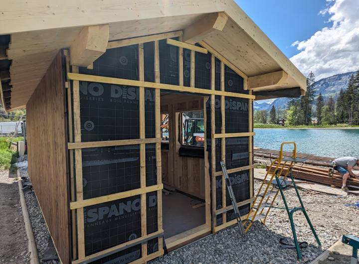 Plan d'eau/lac : poste de secours définitif en construction en mai 2024 - Marie-Anaïs Lien