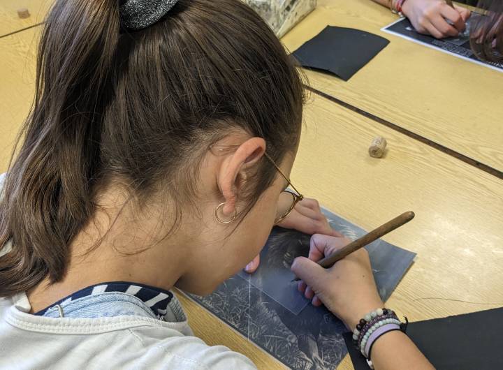 Atelier de typographie et de gravure réalisé par les CM2 le 13/06/2024 - Marie-Anaïs Lien