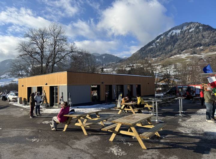 Salle et village de food trucks aux Varins le 12 janvier 2025 - Yann Jaccaz