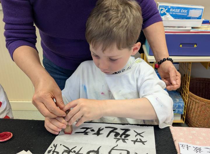 Atelier de calligraphie des élèves de l'école des Éterlous des 22 et 23/05/2025 - Marie-Anaïs Lien