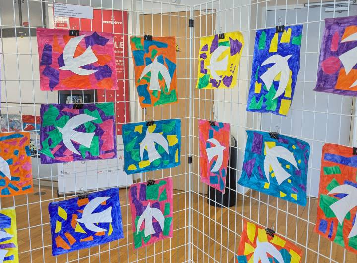 Œuvres « Les animaux du ciel » des MS/GS de Christiane Pelloux, en hommage à Henri Matisse - Marie-Anaïs Lien
