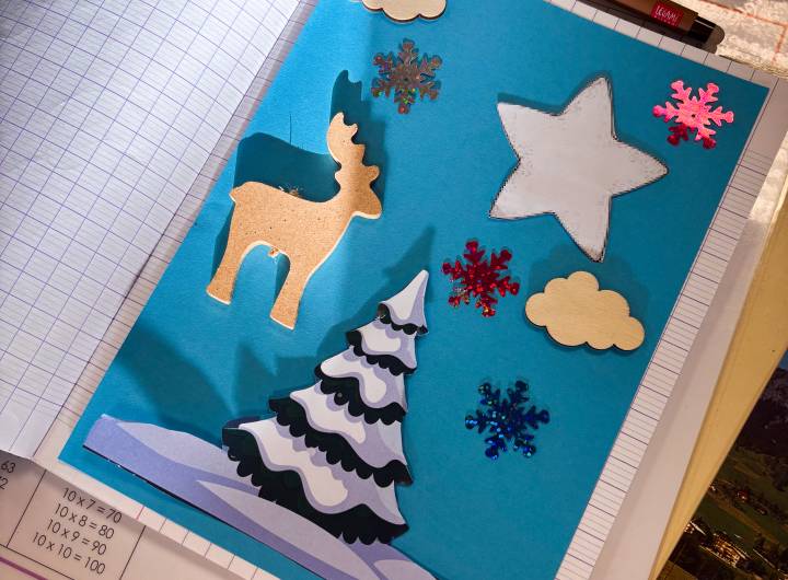 Dépôt d’objets sur une feuille de papier – Margaux Meurisse