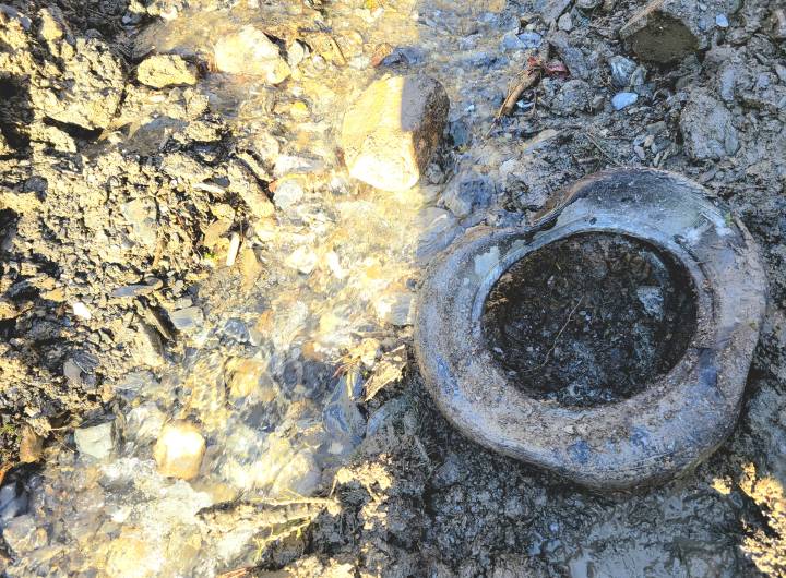 Exemple de déchet trouvé sur le terrain : pneu - SMBVA