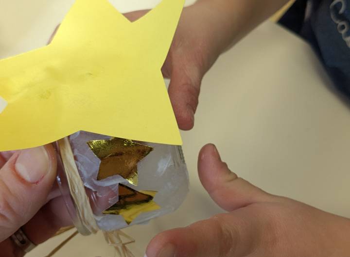 Atelier de confection des bougies à l'école maternelle le 12/12/2025 - Marie-Anaïs Lien