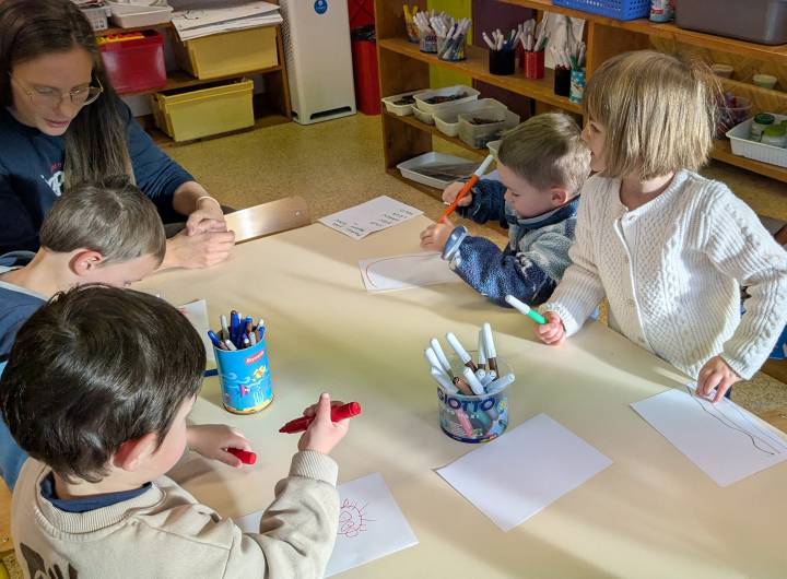 Atelier de confection des bougies à l'école maternelle le 12/12/2025 - Marie-Anaïs Lien