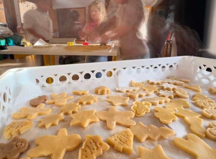 Atelier de confection de sablés à l'école maternelle le 15/12/2025 - Charlotte Groshenry Gandolfo