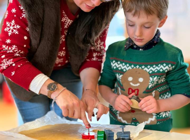 Atelier de confection de sablés à l'école maternelle le 15/12/2025 - Charlotte Groshenry Gandolfo