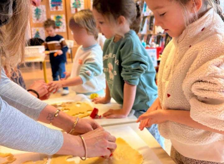 Atelier de confection de sablés à l'école maternelle le 15/12/2025 - Charlotte Groshenry Gandolfo