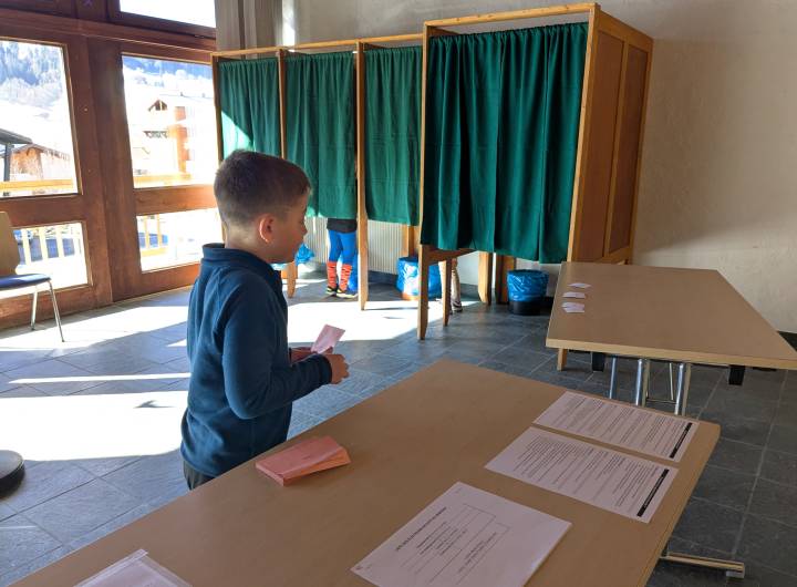 Élections des élèves de l'école des Éterlous pour choisir entre une après-midi crêpes, JO ou création Pâques le 13/03/2026 - Marie-Anaïs Lien