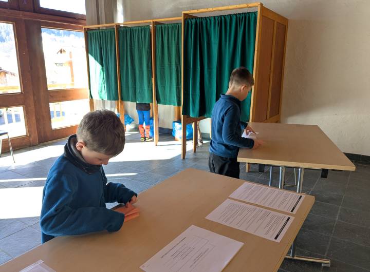 Élections des élèves de l'école des Éterlous pour choisir entre une après-midi crêpes, JO ou création Pâques le 13/03/2026 - Marie-Anaïs Lien