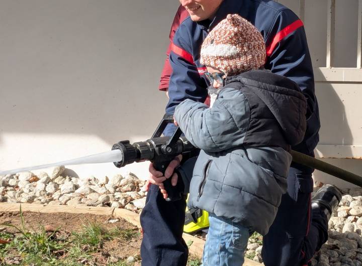 Intervention des pompiers à l'école maternelle Saint-Joseph de Praz-sur-Arly le 24/03/2026 - Marie-Anaïs Lien