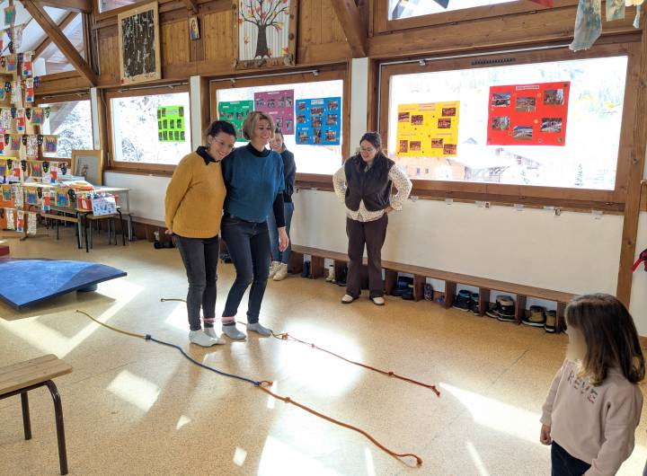 Jeux de société et activités motrices de coopération à l'école maternelle Saint-Joseph de Praz-sur-Arly le 26/03/2026 - Marie-Anaïs Lien