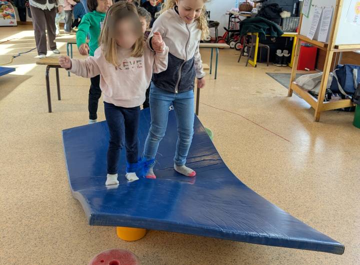 Jeux de société et activités motrices de coopération à l'école maternelle Saint-Joseph de Praz-sur-Arly le 26/03/2026 - Marie-Anaïs Lien