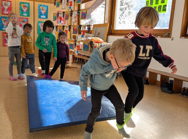 Jeux de société et activités motrices de coopération à l'école maternelle Saint-Joseph de Praz-sur-Arly le 26/03/2026 - Marie-Anaïs Lien
