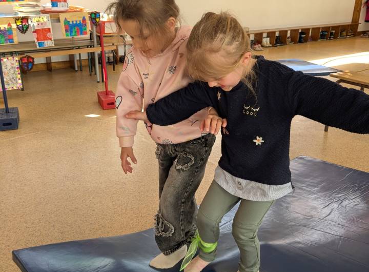 Jeux de société et activités motrices de coopération à l'école maternelle Saint-Joseph de Praz-sur-Arly le 26/03/2026 - Marie-Anaïs Lien