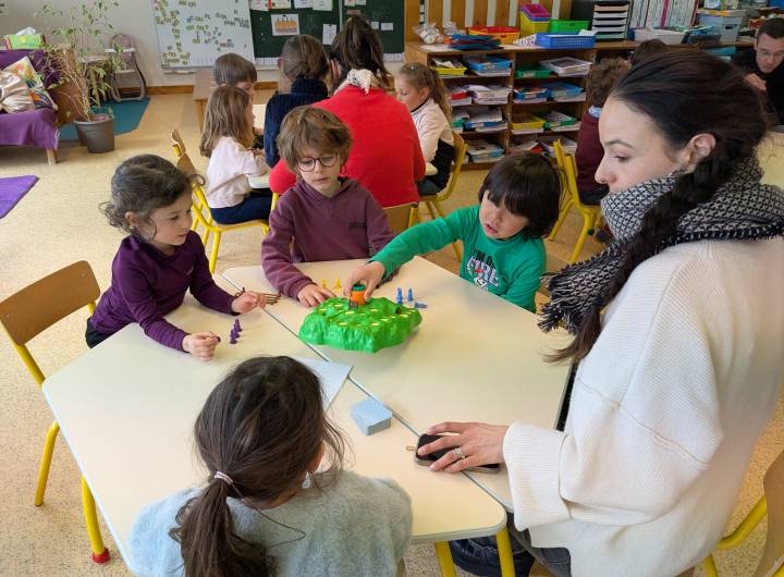 Jeux de société et activités motrices de coopération à l'école maternelle Saint-Joseph de Praz-sur-Arly le 26/03/2026 - Marie-Anaïs Lien