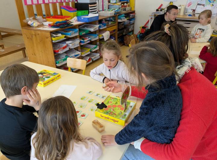 Jeux de société et activités motrices de coopération à l'école maternelle Saint-Joseph de Praz-sur-Arly le 26/03/2026 - Marie-Anaïs Lien