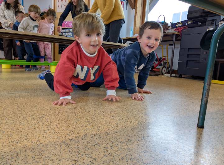 Jeux de société et activités motrices de coopération à l'école maternelle Saint-Joseph de Praz-sur-Arly le 26/03/2026 - Marie-Anaïs Lien