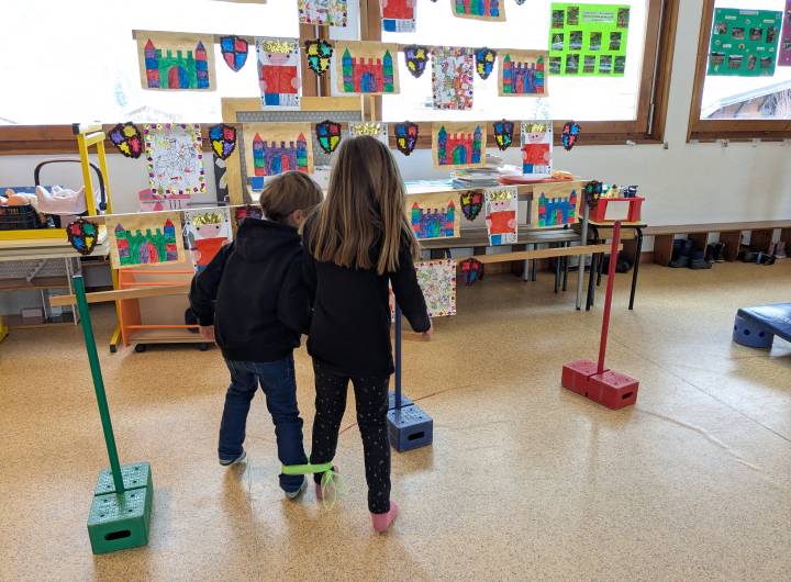 Jeux de société et activités motrices de coopération à l'école maternelle Saint-Joseph de Praz-sur-Arly le 26/03/2026 - Marie-Anaïs Lien