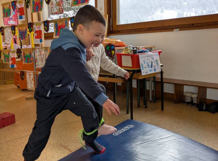 Jeux de société et activités motrices de coopération à l'école maternelle Saint-Joseph de Praz-sur-Arly le 26/03/2026 - Marie-Anaïs Lien