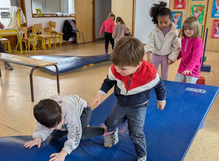 Jeux de société et activités motrices de coopération à l'école maternelle Saint-Joseph de Praz-sur-Arly le 26/03/2026 - Marie-Anaïs Lien