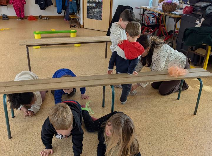 Jeux de société et activités motrices de coopération à l'école maternelle Saint-Joseph de Praz-sur-Arly le 26/03/2026 - Marie-Anaïs Lien