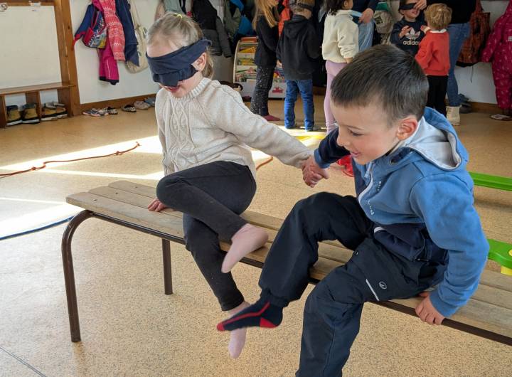 Jeux de société et activités motrices de coopération à l'école maternelle Saint-Joseph de Praz-sur-Arly le 26/03/2026 - Marie-Anaïs Lien