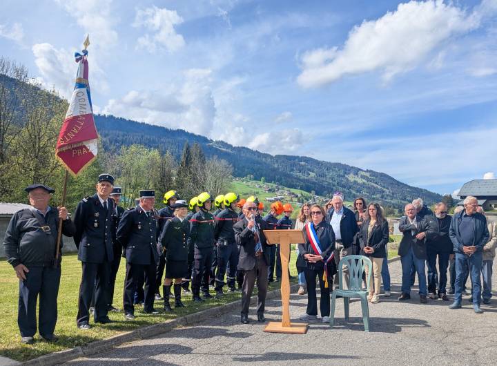 Porte-drapeau Roger Morand durant la cérémonie du 8 mai 2026 - Marie-Anaïs Lien