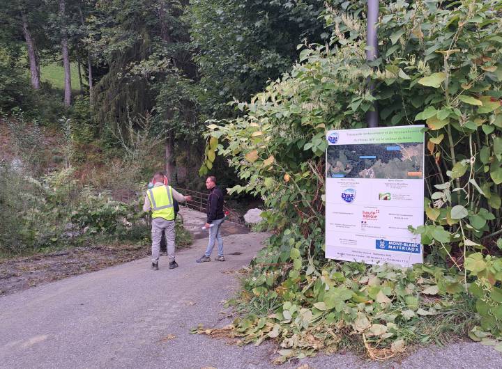 Panneau de chantier - Création d'une piste d'accès au réservoir de la Côte le 10/09/2026 - Olivier Perrin