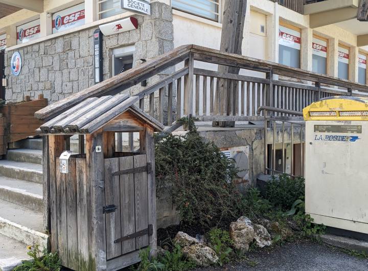 Lutte contre le jet sauvage de mégots de cigarette : cendriers et éteignoirs - Marie-Anaïs Lien