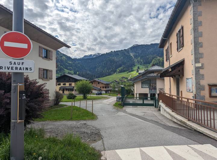 Lutte contre le jet sauvage de mégots de cigarette : cendriers et éteignoirs - Marie-Anaïs Lien