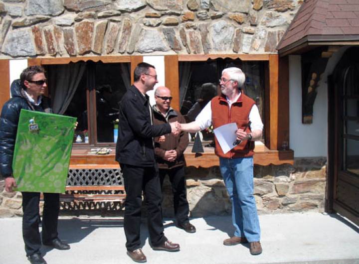 Remise du titre Citoyen d'honneur à Michel Thépaut lors de son pot de départ