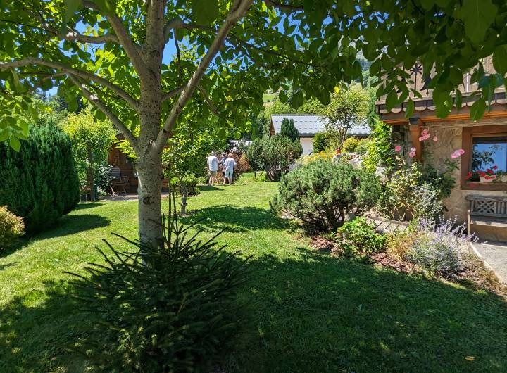 Concours des maisons fleuries 2024 : catégorie &quot;Chalets sans potager&quot; - Marie-Anaïs Lien