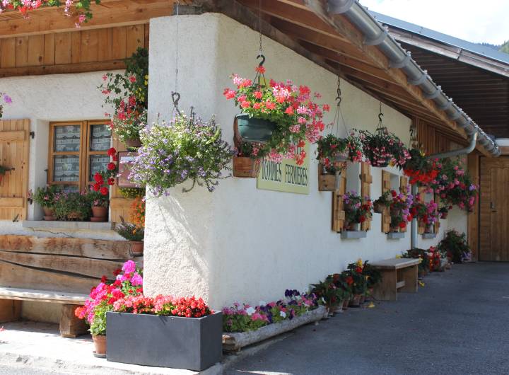 Concours des maisons fleuries 2023 : catégorie &quot;Ferme&quot; - Solange Cooke