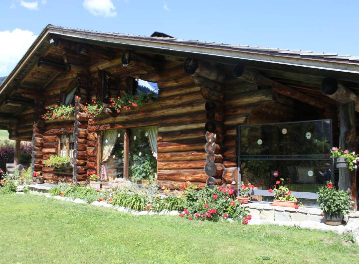 Concours des maisons fleuries 2023 : catégorie &quot;Chalet avec potager&quot; - Solange Cooke