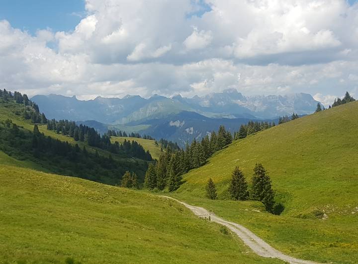 Chemin des contrebandiers via Ban rouge