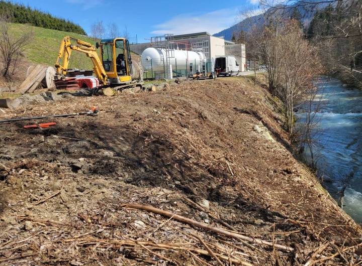 L'entretien des berges et la lutte contre la renouée du Japon sont primordiaux pour éviter les embâcles et l'érosion. - Pierre Bessy