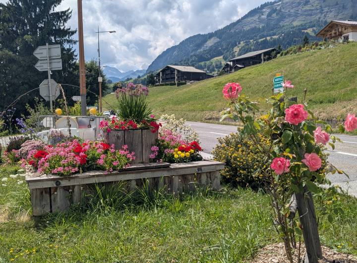 Praz, un village joliment fleuri aux entrées, dans le centre et aux alentours - Marie-Anaïs Lien