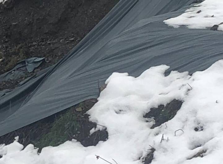 Confortement de la route des Granges en 2024 : bâchage de la zone en novembre 2023 - Olivier Perrin