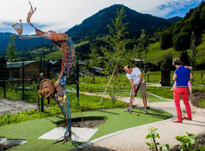 Minigolf communal d'art singulier