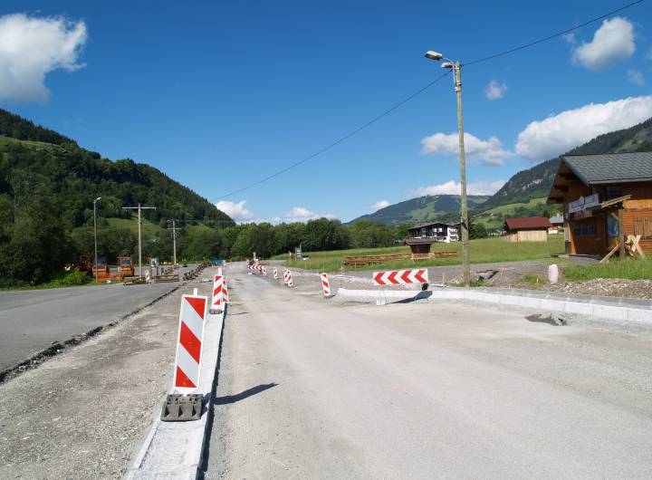 Enrobé de la nouvelle route de l'Arly en juin 2011