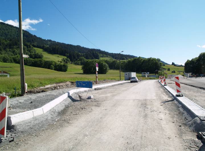 Enrobé de la nouvelle route de l'Arly en juin 2011