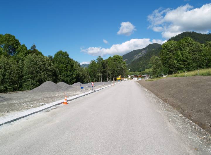 Enrobé de la nouvelle route de l'Arly en juin 2011