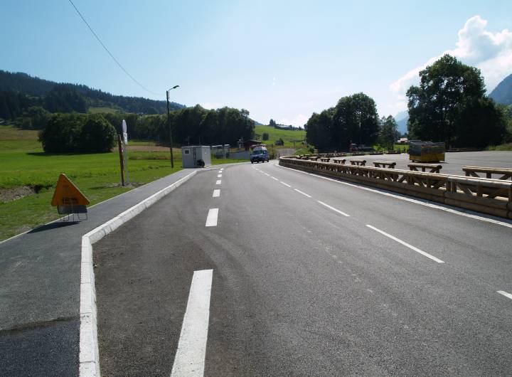 Route de l'Arly neuve en août 2011