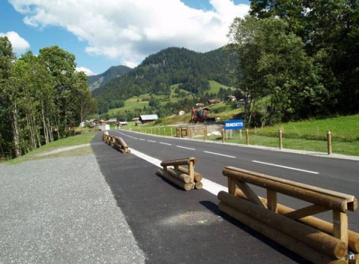 Nouveau parking situé le long de la route de l'Arly
