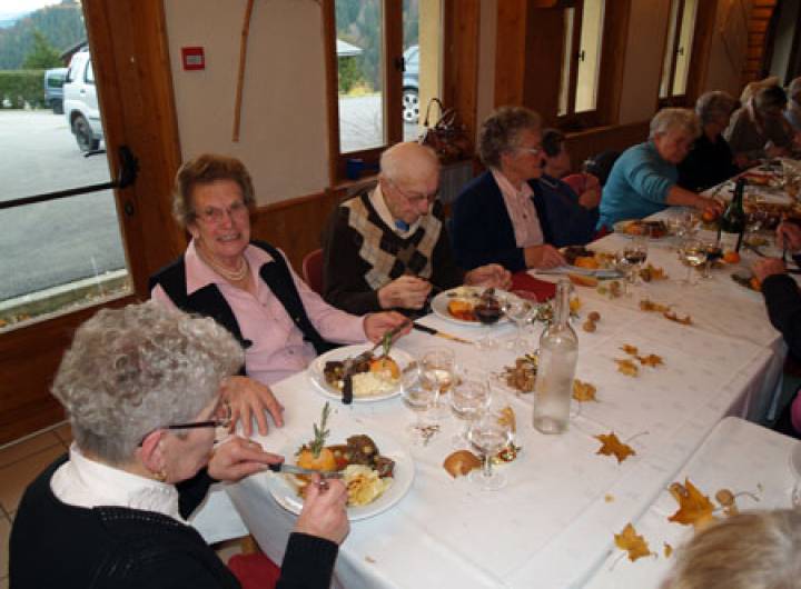 Repas des Anciens au restaurant La Source de Saint-Nicolas-la-Chapelle, le 6 novembre 2011